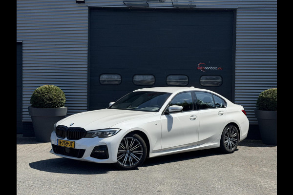 BMW 3-serie 330i High Executive M-Sport | Navigatie | Climate Control | Stoelverwarming | Parkeersensoren |