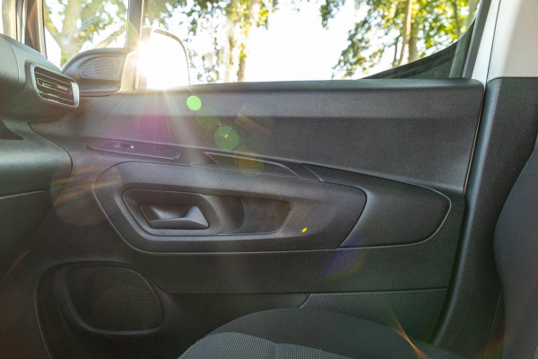 Peugeot Partner 1.6 BlueHDI Pro Trekhaak I Airco I Bluetooth I Betimmering I NAP I BTW