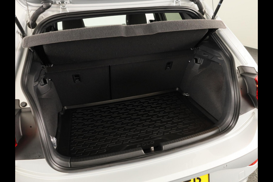 Volkswagen Polo 1.0 TSI R-Line Business 95 PK | Navigatie | Camera | Stoelverwarming | Extra getint glas