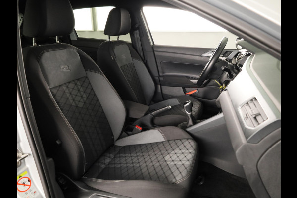 Volkswagen Polo 1.0 TSI R-Line Business 95 PK | Navigatie | Camera | Stoelverwarming | Extra getint glas