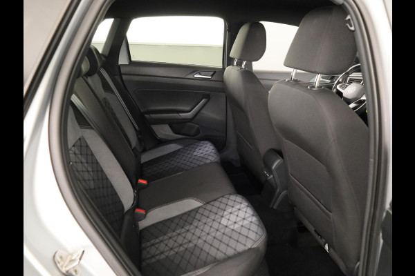 Volkswagen Polo 1.0 TSI R-Line Business 95 PK | Navigatie | Camera | Stoelverwarming | Extra getint glas