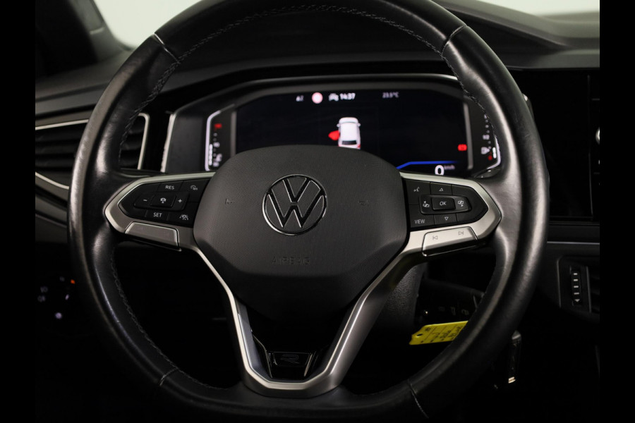 Volkswagen Polo 1.0 TSI R-Line Business 95 PK | Navigatie | Camera | Stoelverwarming | Extra getint glas