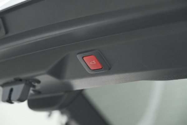 Peugeot 3008 1.2 Hybrid 136 GT | Panoramadak | FOCAL Audio | Alcantara Executive Pakket | 360 Camera | Adaptieve Cruise Control
