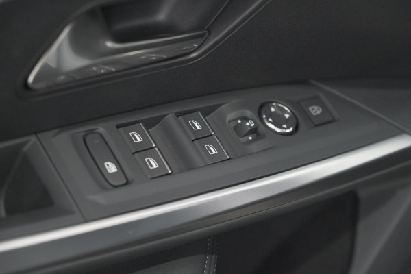 Peugeot 3008 1.2 Hybrid 136 GT | Panoramadak | FOCAL Audio | Alcantara Executive Pakket | 360 Camera | Adaptieve Cruise Control