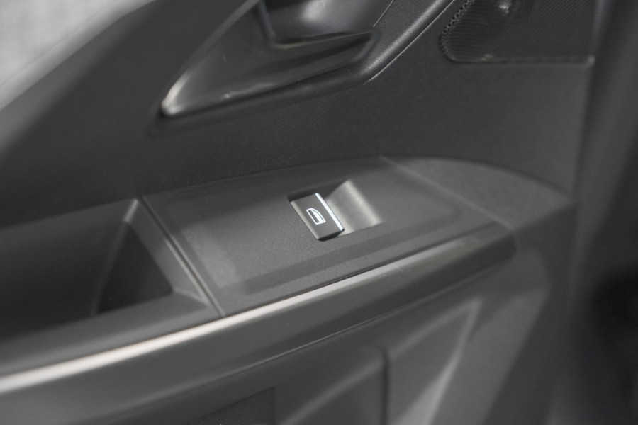 Peugeot 3008 1.2 Hybrid 136 GT | Panoramadak | FOCAL Audio | Alcantara Executive Pakket | 360 Camera | Adaptieve Cruise Control