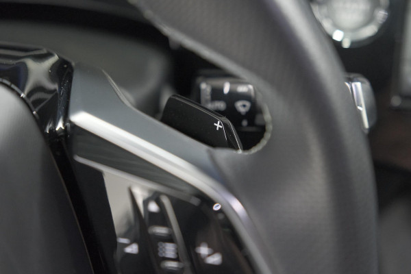 Peugeot 3008 1.2 Hybrid 136 GT | Panoramadak | FOCAL Audio | Alcantara Executive Pakket | 360 Camera | Adaptieve Cruise Control
