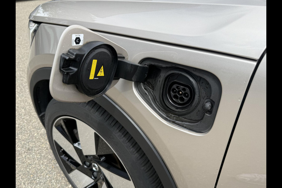 Volvo XC40 1.5 T4 Plug-in hybrid Plus Bright VOLVO DEALER ONDERHOUDEN | PANO| 360 CAMERA| HARMAN KARDON| STOEL + STUURVERWARMING|
