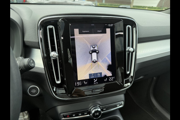 Volvo XC40 1.5 T4 Plug-in hybrid Plus Bright VOLVO DEALER ONDERHOUDEN | PANO| 360 CAMERA| HARMAN KARDON| STOEL + STUURVERWARMING|