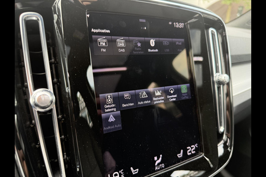Volvo XC40 1.5 T4 Plug-in hybrid Plus Bright VOLVO DEALER ONDERHOUDEN | PANO| 360 CAMERA| HARMAN KARDON| STOEL + STUURVERWARMING|