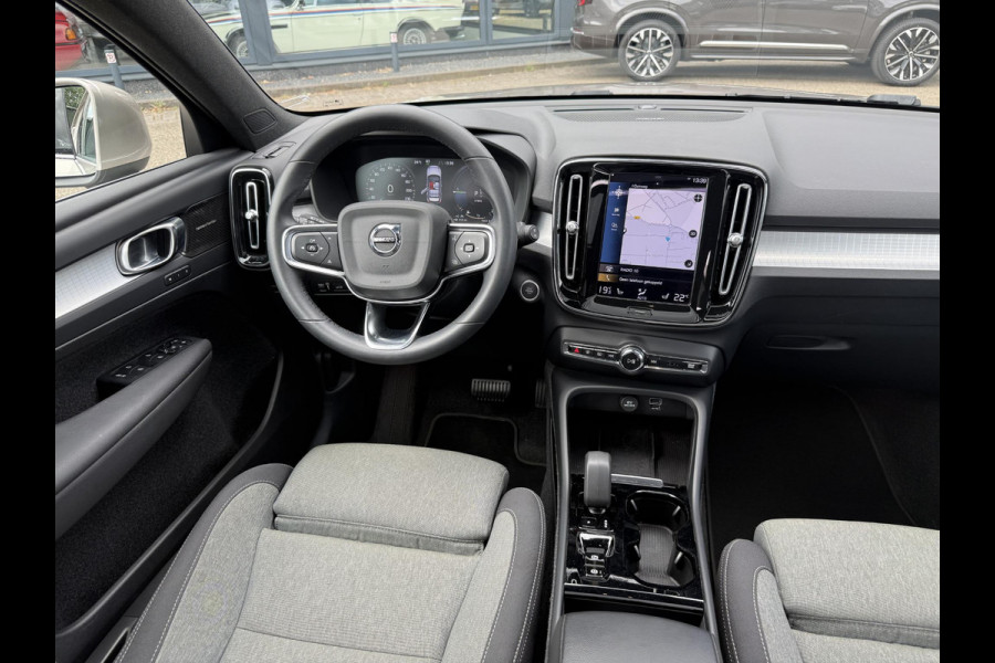 Volvo XC40 1.5 T4 Plug-in hybrid Plus Bright VOLVO DEALER ONDERHOUDEN | PANO| 360 CAMERA| HARMAN KARDON| STOEL + STUURVERWARMING|
