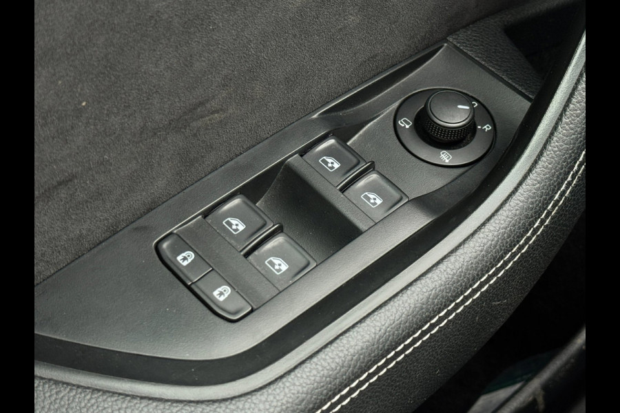 Škoda Superb Combi 1.4 TSI iV Sportline | Pano | Matrix LED | Trekhaak | Memory | ACC | Side Assist | Keyless | Dealer onderhouden