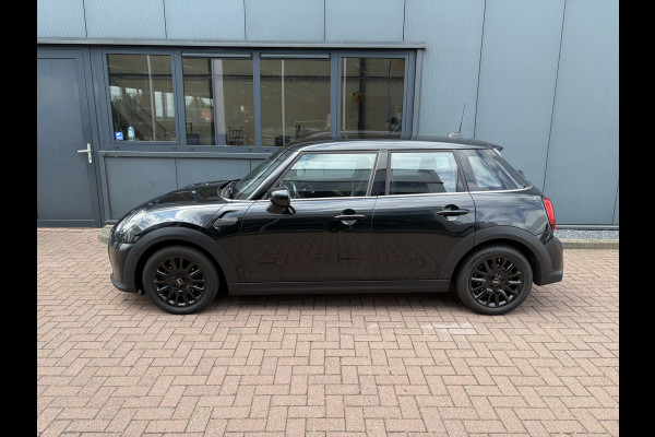 MINI 5-deurs 1.5 Automaat 136pk Cooper 5-drs. LEDER/NAVI/CARPLAY/CLIMA/PDC/LED