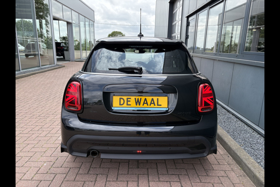 MINI 5-deurs 1.5 Automaat 136pk Cooper 5-drs. LEDER/NAVI/CARPLAY/CLIMA/PDC/LED
