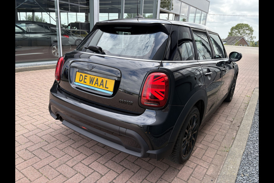 MINI 5-deurs 1.5 Automaat 136pk Cooper 5-drs. LEDER/NAVI/CARPLAY/CLIMA/PDC/LED