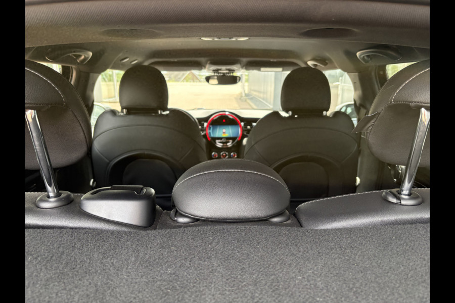 MINI 5-deurs 1.5 Automaat 136pk Cooper 5-drs. LEDER/NAVI/CARPLAY/CLIMA/PDC/LED