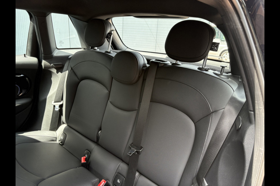 MINI 5-deurs 1.5 Automaat 136pk Cooper 5-drs. LEDER/NAVI/CARPLAY/CLIMA/PDC/LED