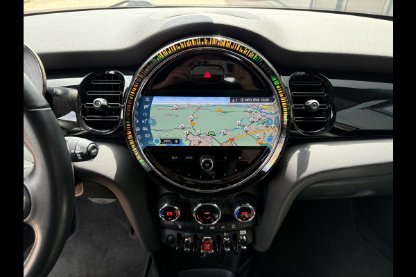 MINI 5-deurs 1.5 Automaat 136pk Cooper 5-drs. LEDER/NAVI/CARPLAY/CLIMA/PDC/LED