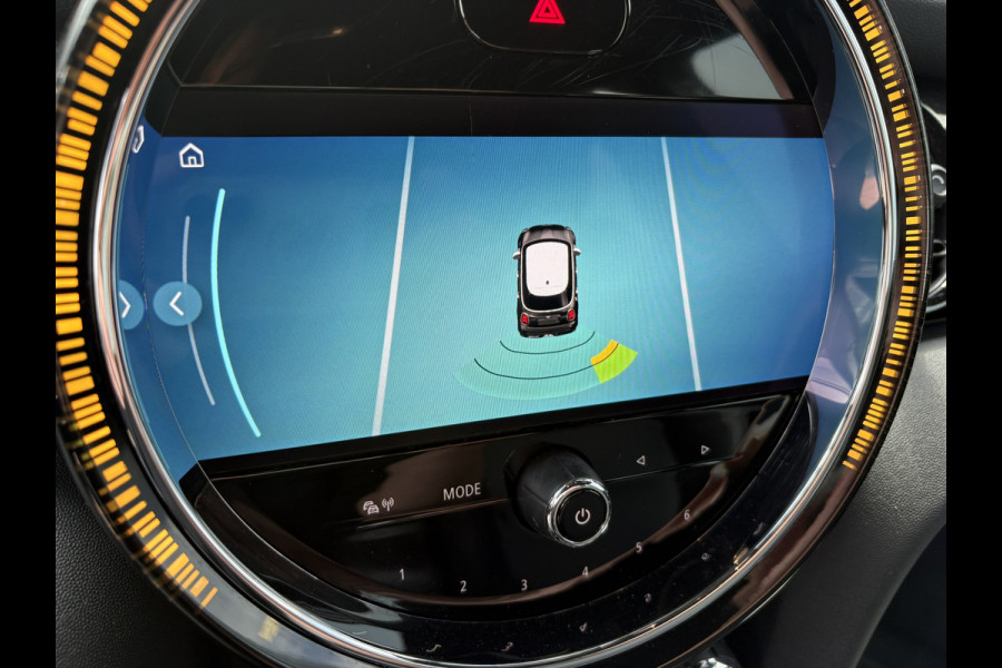 MINI 5-deurs 1.5 Automaat 136pk Cooper 5-drs. LEDER/NAVI/CARPLAY/CLIMA/PDC/LED