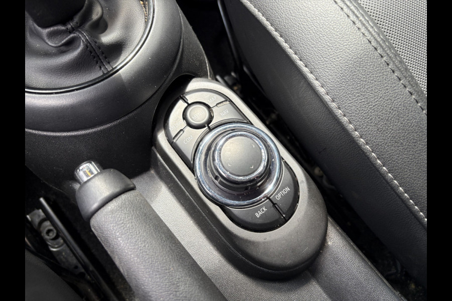 MINI 5-deurs 1.5 Automaat 136pk Cooper 5-drs. LEDER/NAVI/CARPLAY/CLIMA/PDC/LED