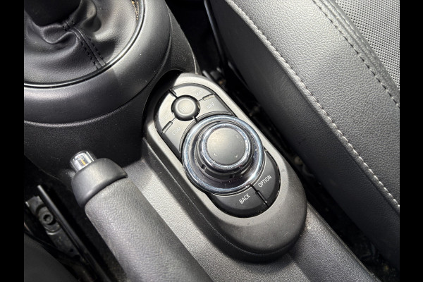 MINI 5-deurs 1.5 Automaat 136pk Cooper 5-drs. LEDER/NAVI/CARPLAY/CLIMA/PDC/LED