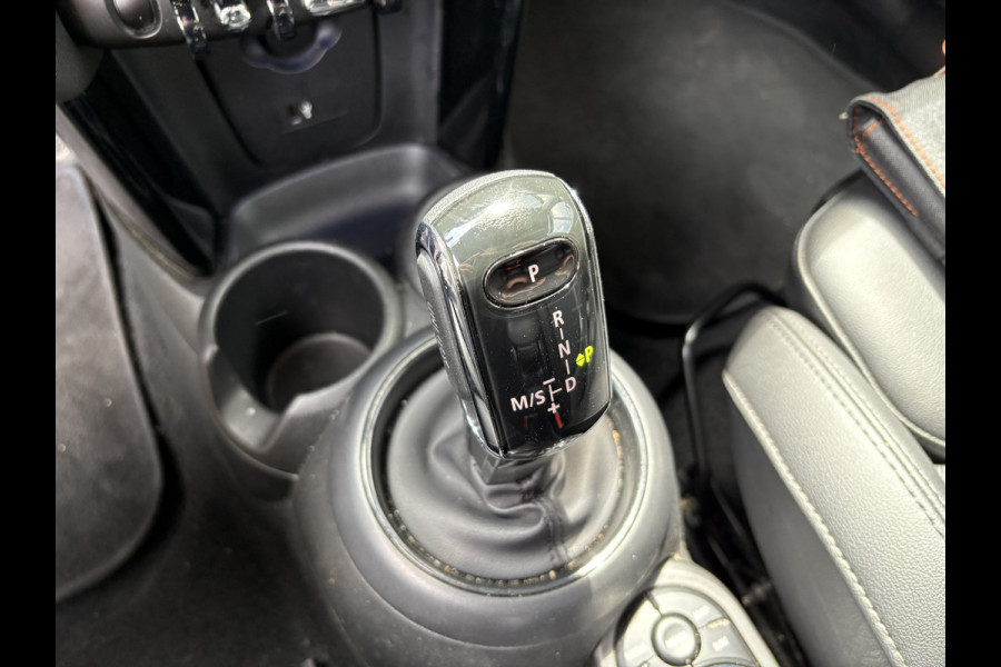 MINI 5-deurs 1.5 Automaat 136pk Cooper 5-drs. LEDER/NAVI/CARPLAY/CLIMA/PDC/LED