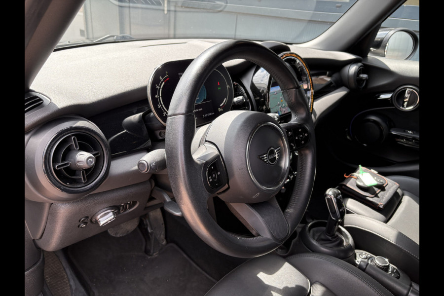 MINI 5-deurs 1.5 Automaat 136pk Cooper 5-drs. LEDER/NAVI/CARPLAY/CLIMA/PDC/LED