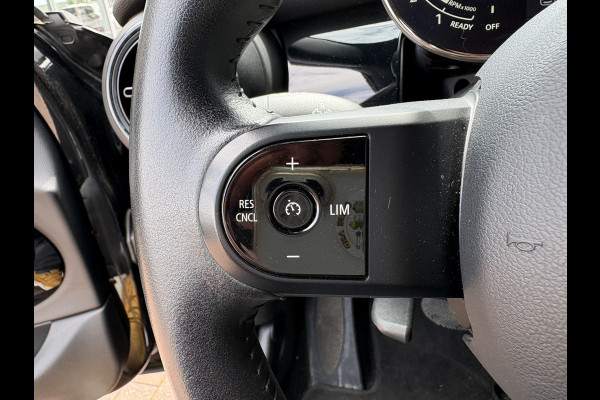 MINI 5-deurs 1.5 Automaat 136pk Cooper 5-drs. LEDER/NAVI/CARPLAY/CLIMA/PDC/LED
