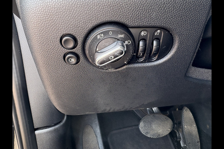 MINI 5-deurs 1.5 Automaat 136pk Cooper 5-drs. LEDER/NAVI/CARPLAY/CLIMA/PDC/LED