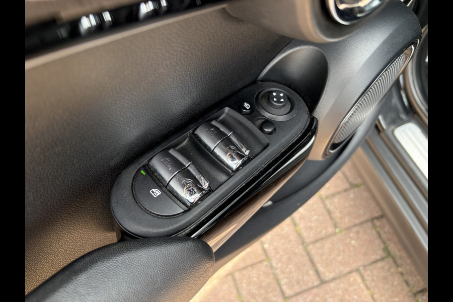 MINI 5-deurs 1.5 Automaat 136pk Cooper 5-drs. LEDER/NAVI/CARPLAY/CLIMA/PDC/LED
