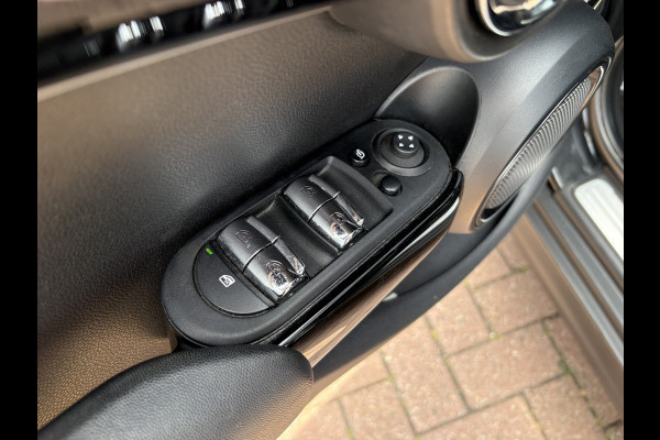 MINI 5-deurs 1.5 Automaat 136pk Cooper 5-drs. LEDER/NAVI/CARPLAY/CLIMA/PDC/LED