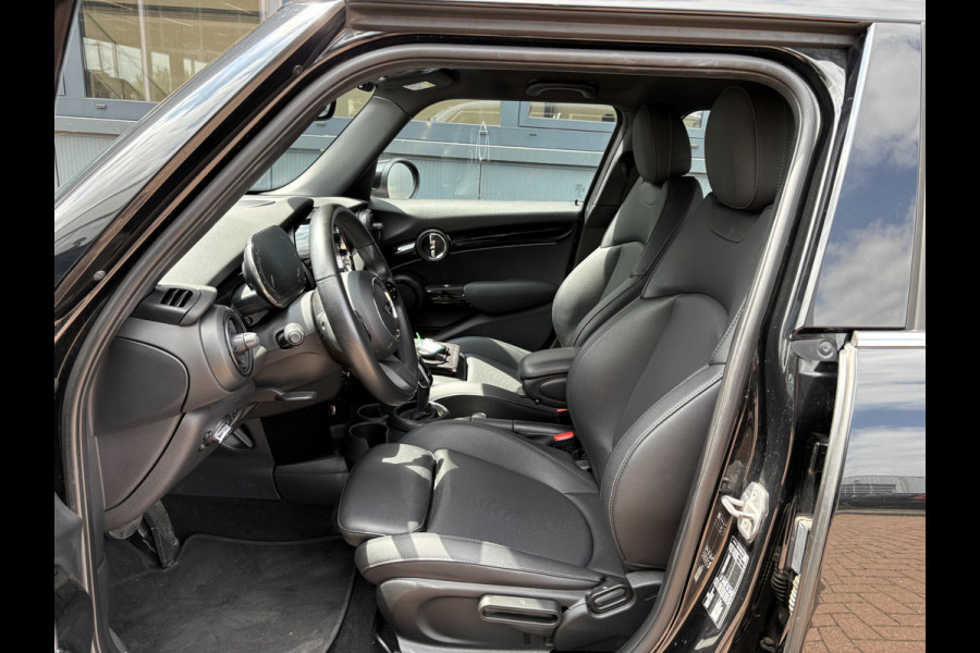MINI 5-deurs 1.5 Automaat 136pk Cooper 5-drs. LEDER/NAVI/CARPLAY/CLIMA/PDC/LED