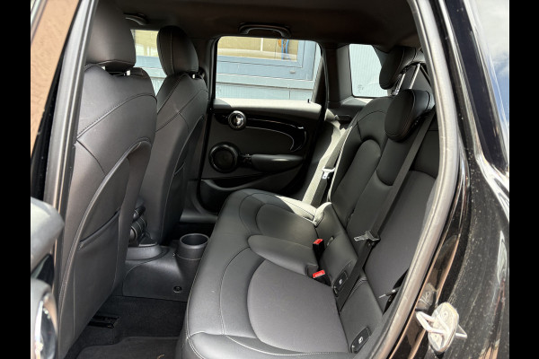 MINI 5-deurs 1.5 Automaat 136pk Cooper 5-drs. LEDER/NAVI/CARPLAY/CLIMA/PDC/LED