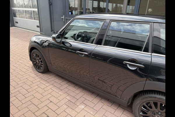 MINI 5-deurs 1.5 Automaat 136pk Cooper 5-drs. LEDER/NAVI/CARPLAY/CLIMA/PDC/LED
