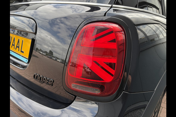 MINI 5-deurs 1.5 Automaat 136pk Cooper 5-drs. LEDER/NAVI/CARPLAY/CLIMA/PDC/LED