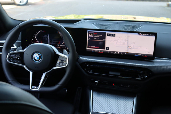 BMW 3 Serie 330E xDrive M-sport Pro Tansanitblau HUD ambiance verl. leer+vw stuurverw el.klep camera's
