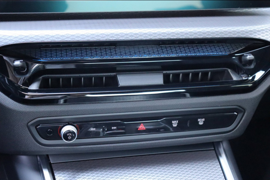 BMW 3 Serie 330E xDrive M-sport Pro Tansanitblau HUD ambiance verl. leer+vw stuurverw el.klep camera's