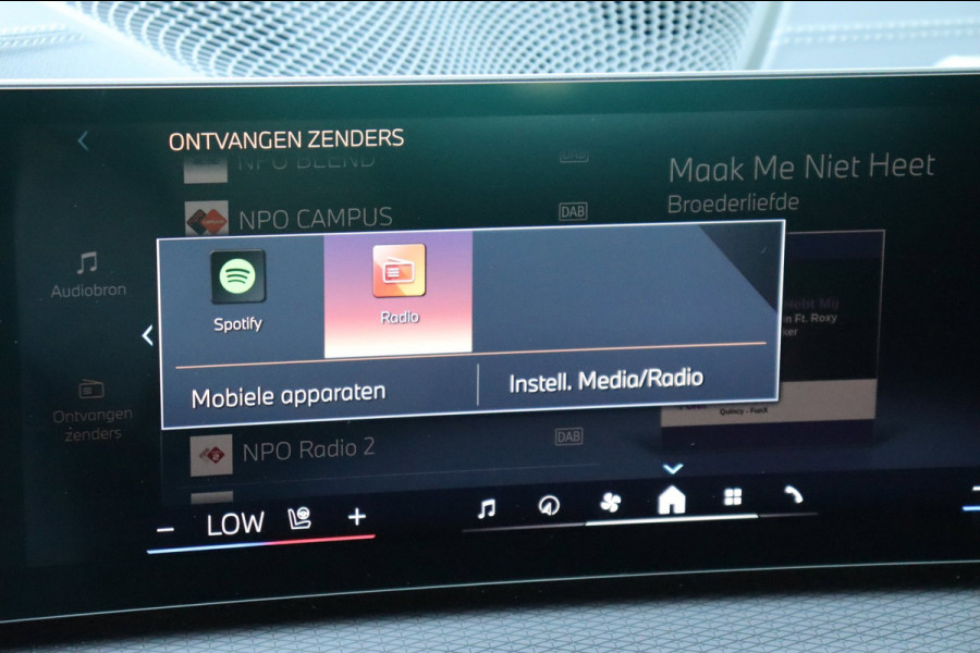 BMW 3 Serie 330E xDrive M-sport Pro Tansanitblau HUD ambiance verl. leer+vw stuurverw el.klep camera's