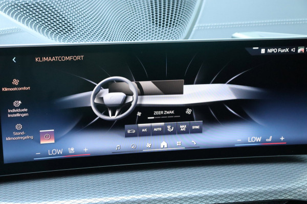 BMW 3 Serie 330E xDrive M-sport Pro Tansanitblau HUD ambiance verl. leer+vw stuurverw el.klep camera's