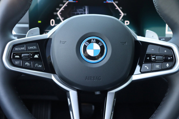 BMW 3 Serie 330E xDrive M-sport Pro Tansanitblau HUD ambiance verl. leer+vw stuurverw el.klep camera's
