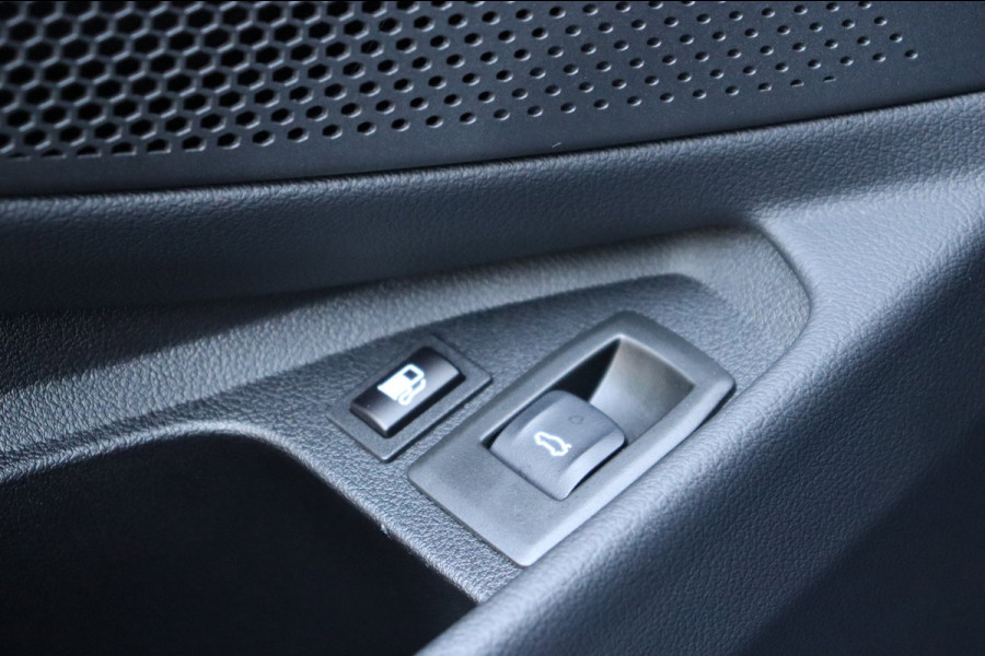 BMW 3 Serie 330E xDrive M-sport Pro Tansanitblau HUD ambiance verl. leer+vw stuurverw el.klep camera's