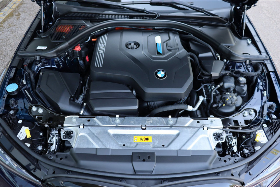 BMW 3 Serie 330E xDrive M-sport Pro Tansanitblau HUD ambiance verl. leer+vw stuurverw el.klep camera's