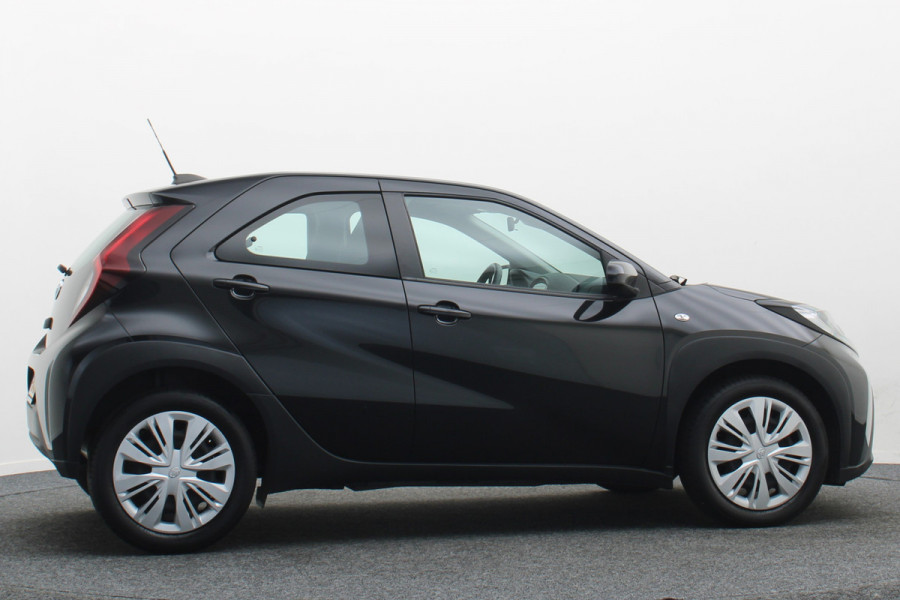 Toyota Aygo X 1.0 VVT-i MT Play Camera, Airco, Cruise, Apple Carplay, Rijstrooksensor, Elektrisch Pakket
