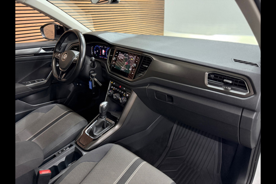Volkswagen T-Roc 1.5 TSI Sport Business R-Line | LED | BEATS | Ambient | Virtual | 19inch Suzuka | Winterpakket | ACC |Licht+Zicht