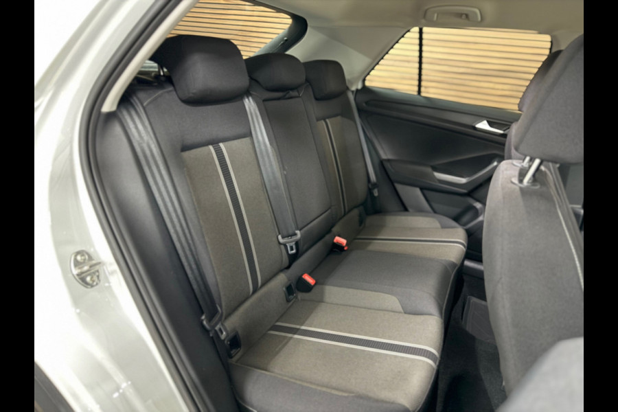 Volkswagen T-Roc 1.5 TSI Sport Business R-Line | LED | BEATS | Ambient | Virtual | 19inch Suzuka | Winterpakket | ACC |Licht+Zicht