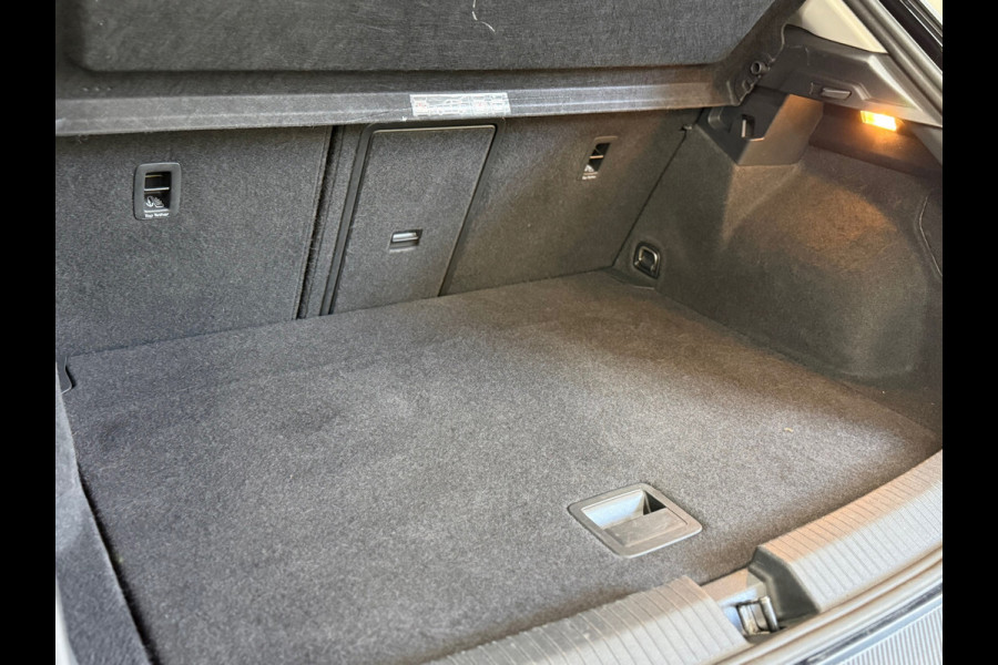 Volkswagen T-Roc 1.5 TSI Sport | Panorama | ACC | Virtual Cockpit | Camera | LED | Lane Assist | 2020