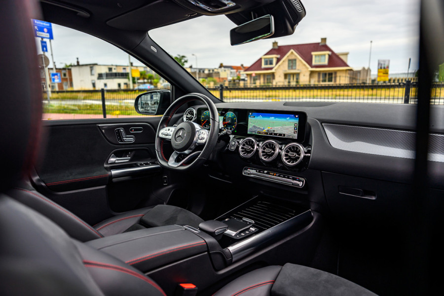 Mercedes-Benz B-Klasse 180 Business Solution AMG Pano/Sfeer/Camera/Memory