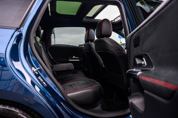Mercedes-Benz B-Klasse 180 Business Solution AMG Pano/Sfeer/Camera/Memory