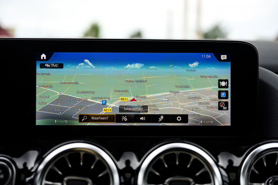 Mercedes-Benz B-Klasse 180 Business Solution AMG Pano/Sfeer/Camera/Memory