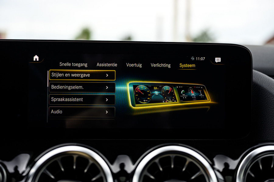 Mercedes-Benz B-Klasse 180 Business Solution AMG Pano/Sfeer/Camera/Memory