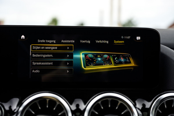 Mercedes-Benz B-Klasse 180 Business Solution AMG Pano/Sfeer/Camera/Memory